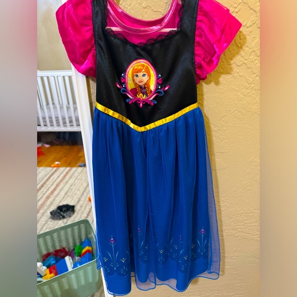 Two Frozen 2t Nightgowns Elsa + Anna - Picture 1 of 4